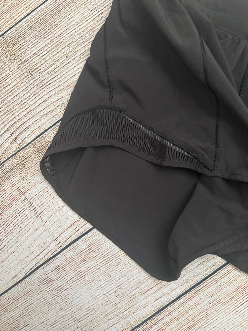 Lululemon Hotty Hot Shorts sz 6 - Picture 2 of 4